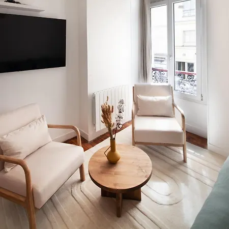 Eiffel Tower Rue Cler *